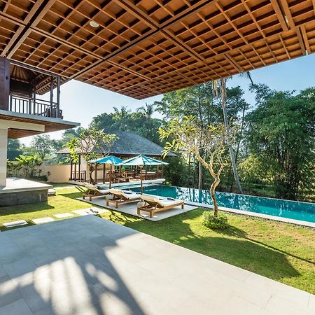 Villa Rusa Biru - Modern Villa With Private Pool And Cook In The Heart Of Berawa Canggu  Exterior photo