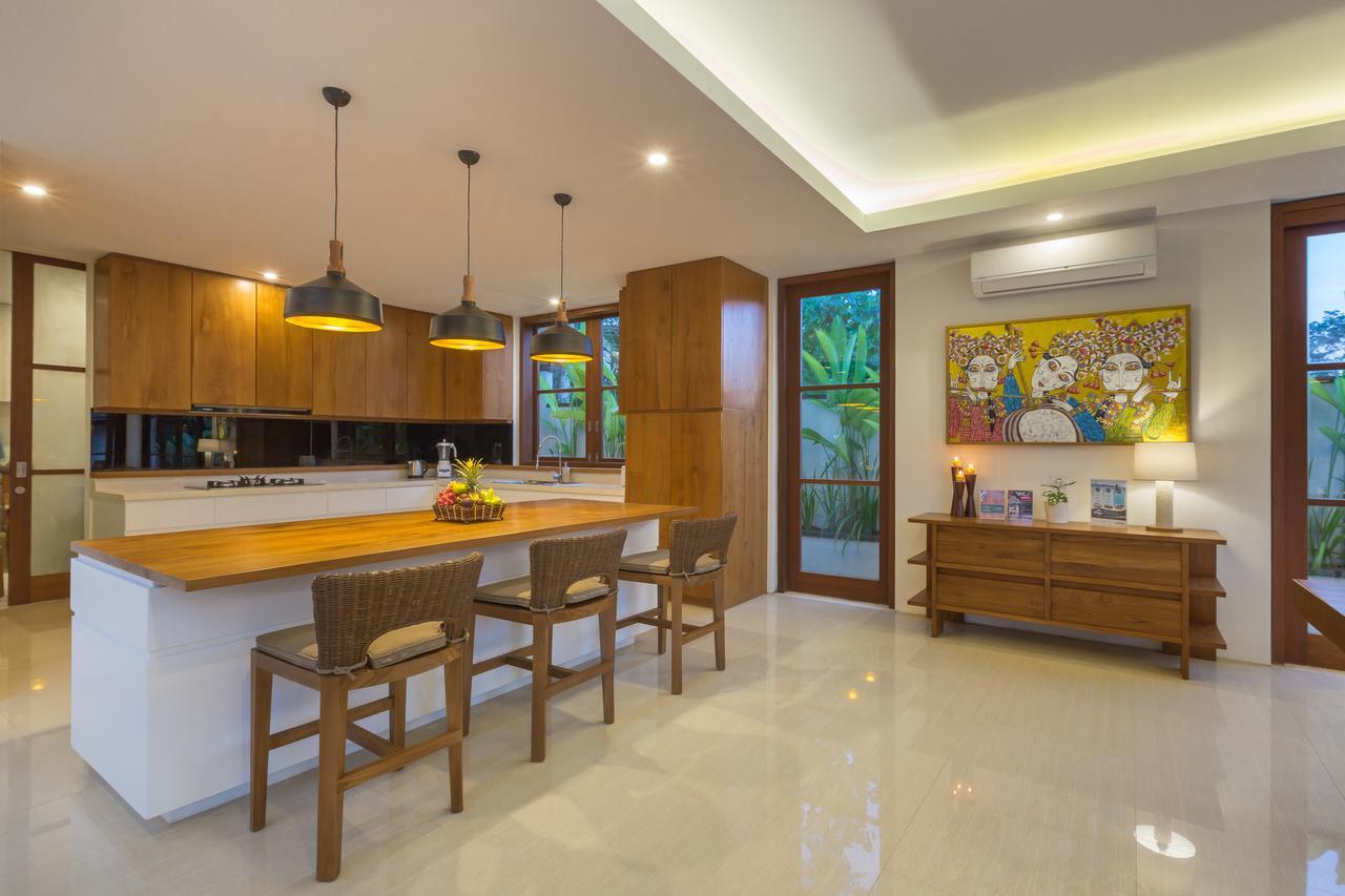 Villa Rusa Biru - Modern Villa With Private Pool And Cook In The Heart Of Berawa Canggu  Exterior photo