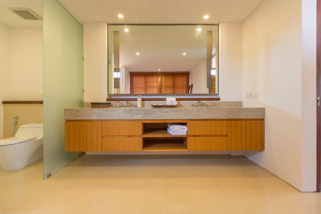 Villa Rusa Biru - Modern Villa With Private Pool And Cook In The Heart Of Berawa Canggu  Exterior photo