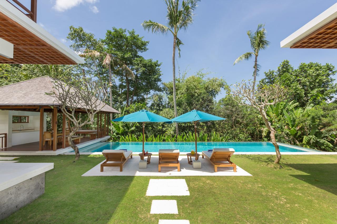 Villa Rusa Biru - Modern Villa With Private Pool And Cook In The Heart Of Berawa Canggu  Exterior photo