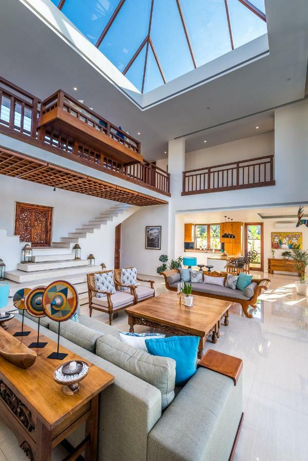 Villa Rusa Biru - Modern Villa With Private Pool And Cook In The Heart Of Berawa Canggu  Exterior photo