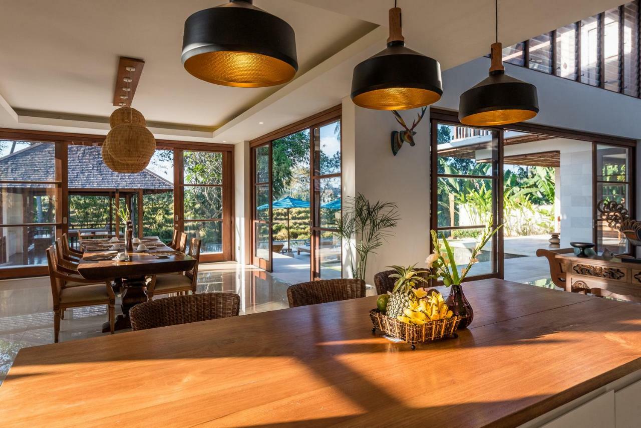 Villa Rusa Biru - Modern Villa With Private Pool And Cook In The Heart Of Berawa Canggu  Exterior photo